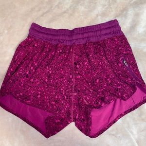 LULULEMON SHORTS; SIZE 6! Barely worn